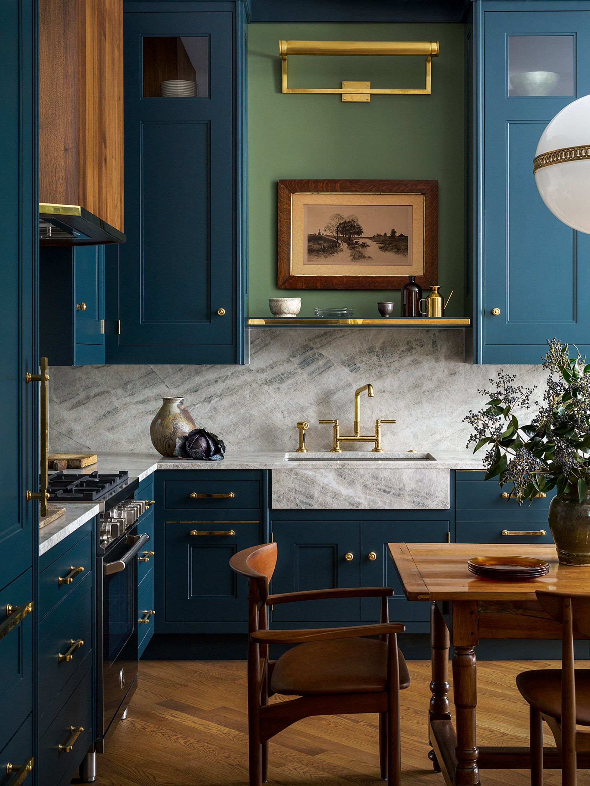 They Could Have Gone Ultra-Modern — Instead, the Owners of This Chicago Apartment Chose Vintage Pieces That "Invite Conversation and Togetherness"