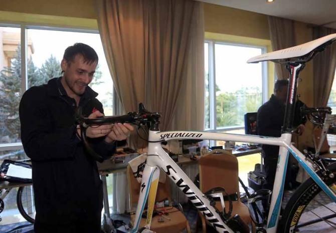 Specialized again provide the Astana team with bikes