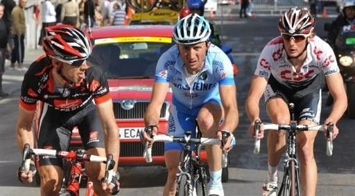 Valverde makes his move