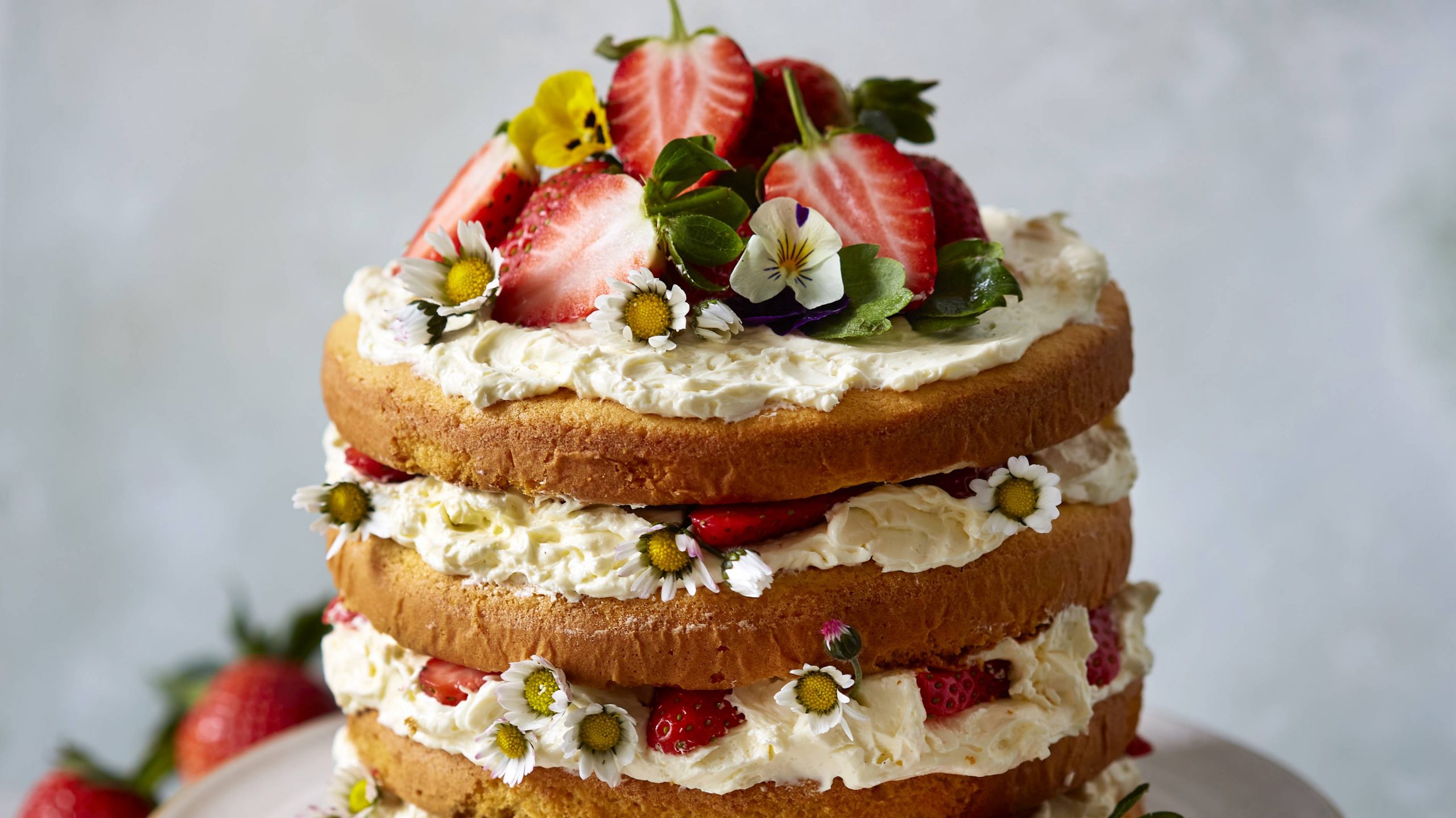 Mother's Day Special Cake: Naked Strawberry and Honey Sponge Cake