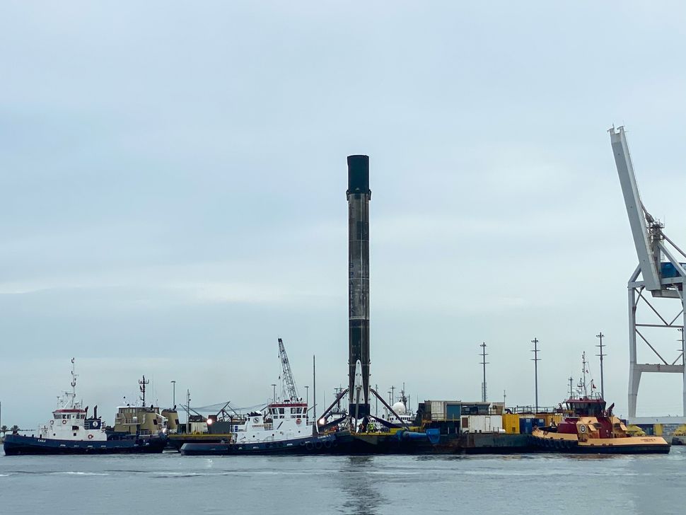 SpaceX's most-flown Falcon 9 rocket booster yet returns to Florida home port