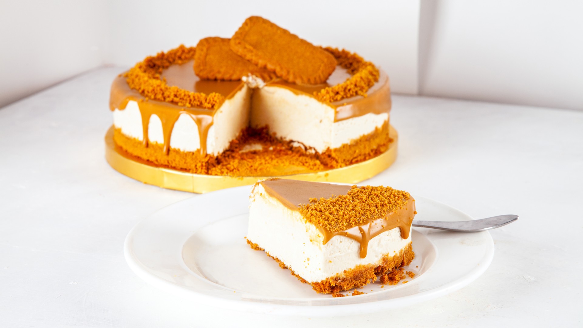 Lotus Biscoff cheesecake and biscuits