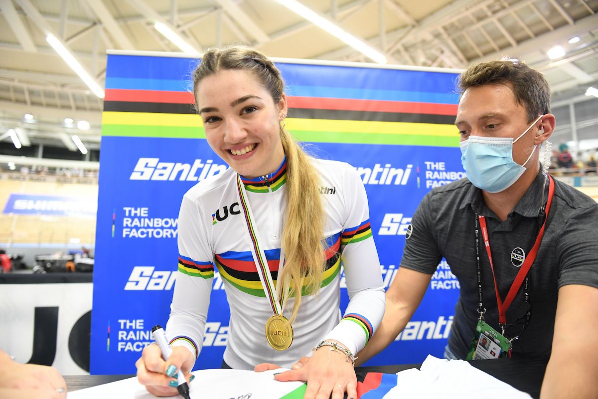 Picture by Simon Wilkinson/SWpix.com - 20/10/2021 - Cycling - Tissot 2021 UCI Track Cycling World Championships - Women&acirc;s Scratch Race - Stab Velodrome, Roubaix, France - Martina Fidanza of Italy, winner of the Women's Scratch Race signs a Santini jersey after becoming World Champion