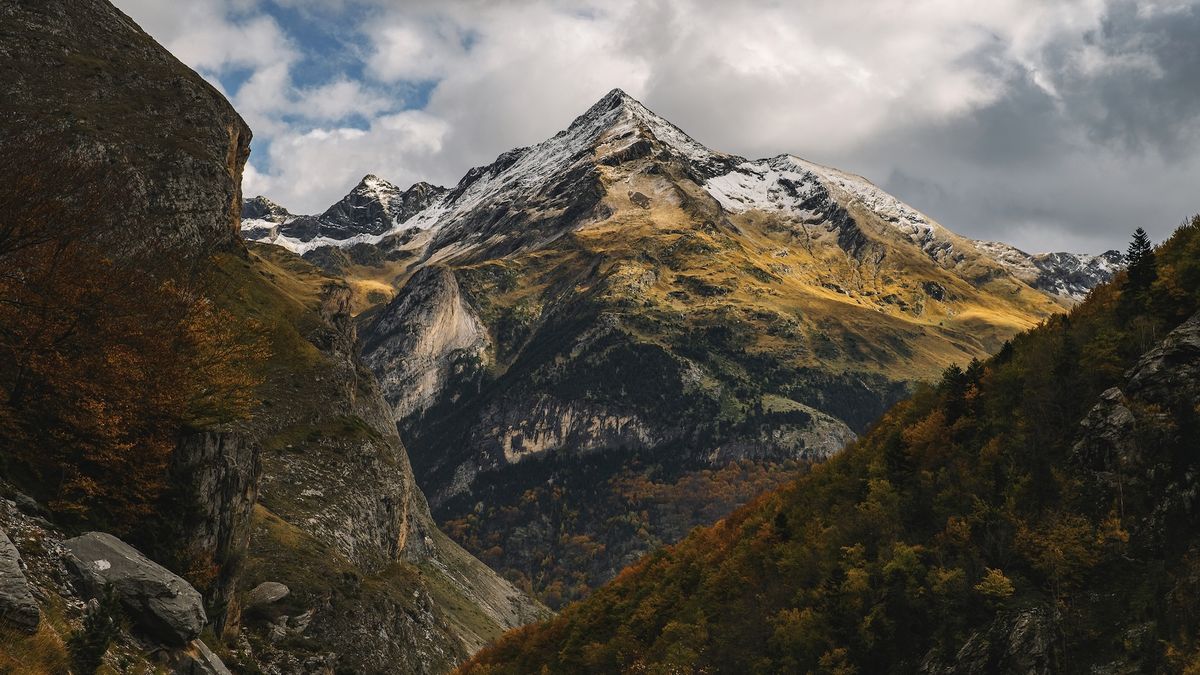 pyrenees mountains 