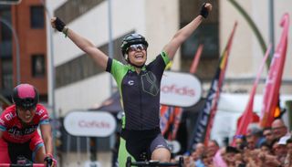 Sheyla Gutiérrz (Cylance Pro Cycling) raises her arms as she claims victory ahead of Mavi García (Bizkaia-Durango)