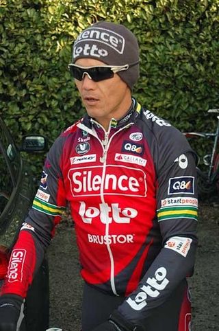 35 year-old Robbie McEwen did 120 kilometres of the Omloop Het Volk parcours on Monday and joined his Silence-Lotto team-mates today