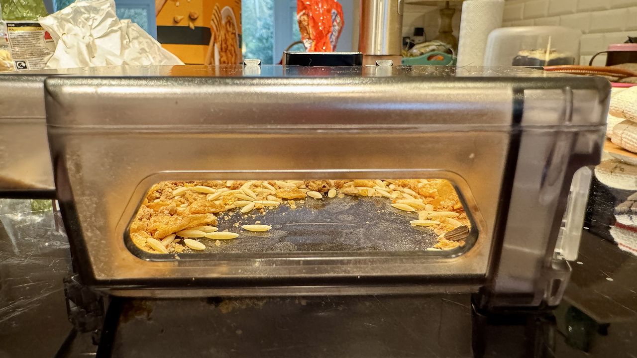 Full onboard bin from Roborock Q5 Pro Plus