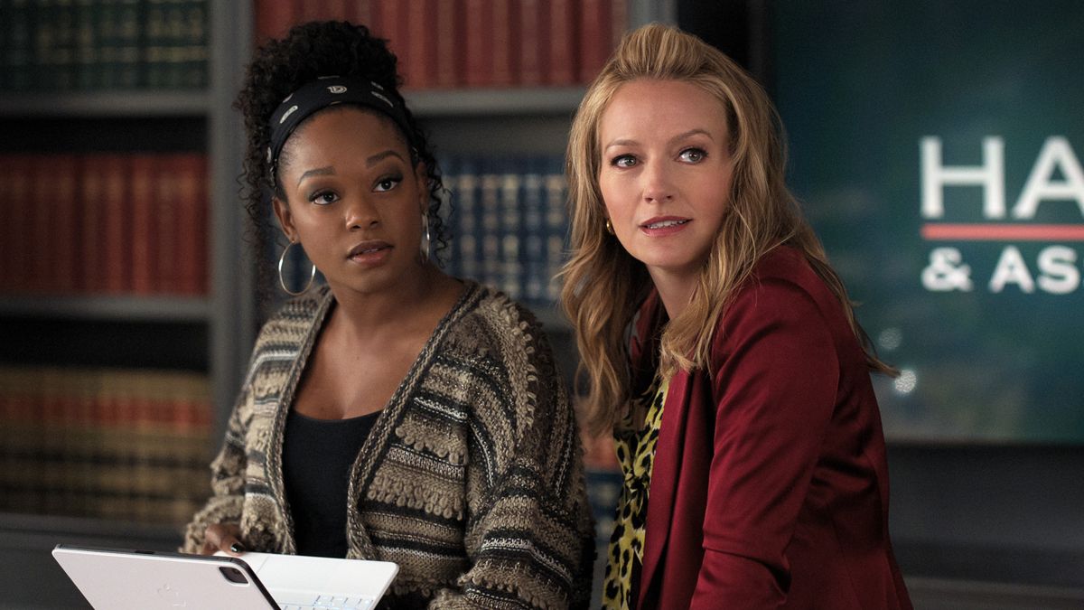 Jazz Raycole as Izzy Letts and Becki Newton as Lorna Crane in The Lincoln Lawyer season 3 episode 5