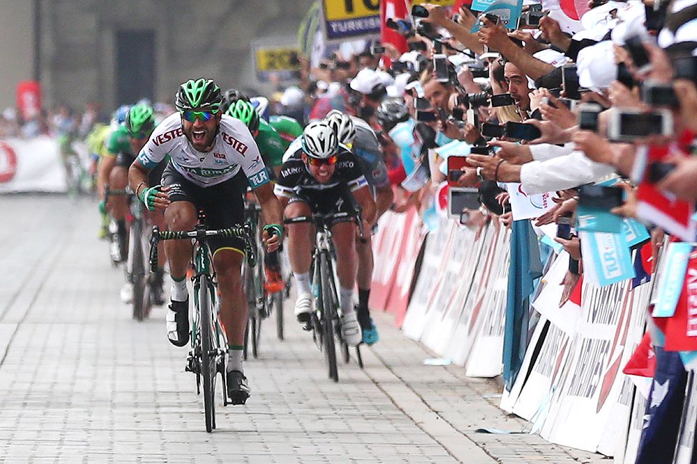 Luis Mas Bonet (Caja Rural) pips Mark Cavendish to the stage