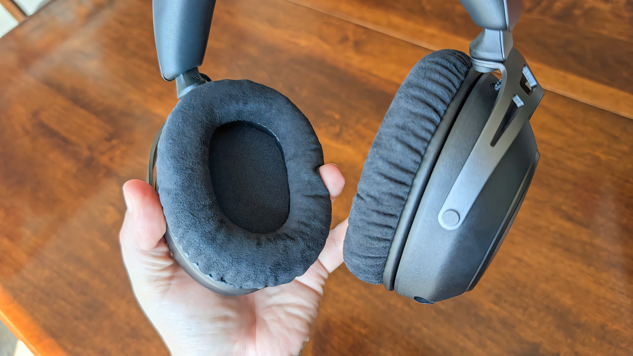 Close-up of the left earphone on the HyperX Cloud Alpha 2 Wireless gaming headset.