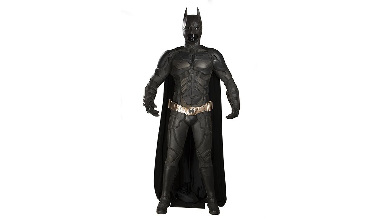 66943_batmans_christian_bale_batsuit_and_cowl_1.jpg