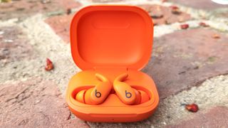 Beats Powersbeats Fit hands on