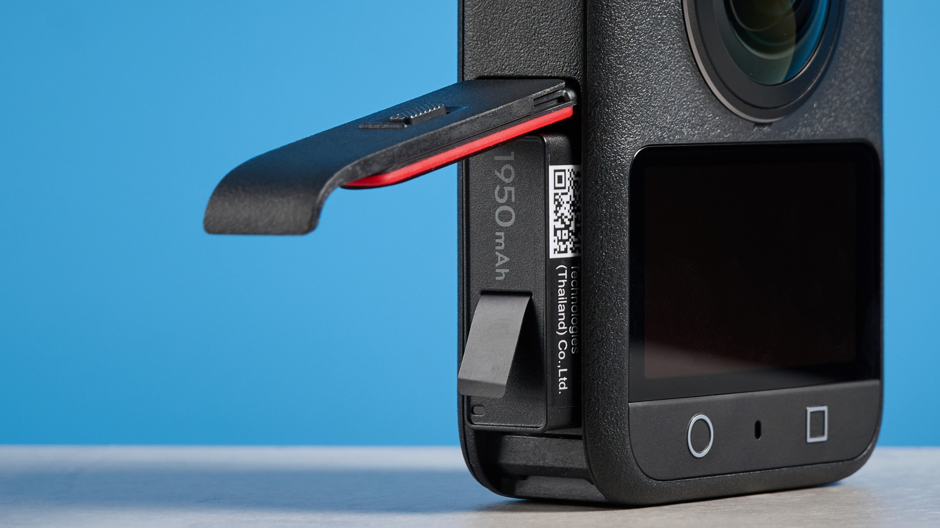 The DJI Osmo 360 battery port against a blue background