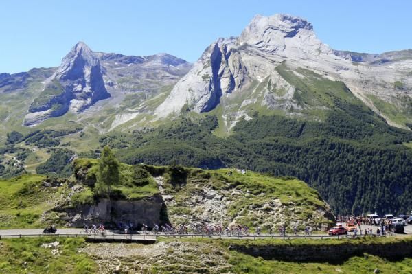 The Col d'Aubisque stands at 1709m
