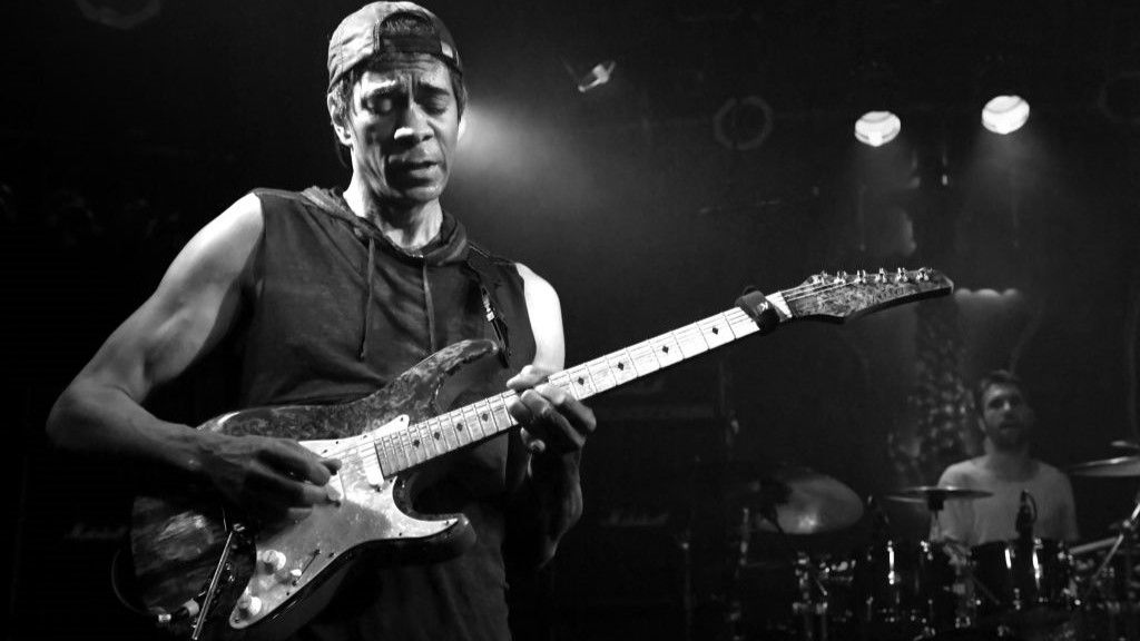 Watch Greg Howe Shred on the GP ‘No Guitar is Safe’ Podcast