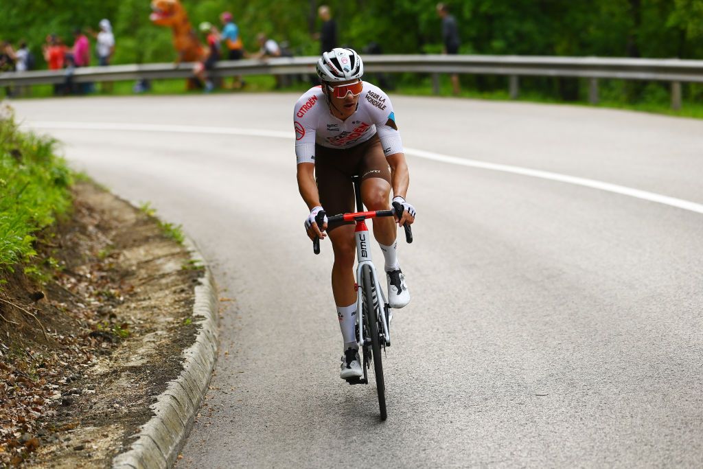 Lawrence Naesen racing at the Giro d&#039;Italia in 2022