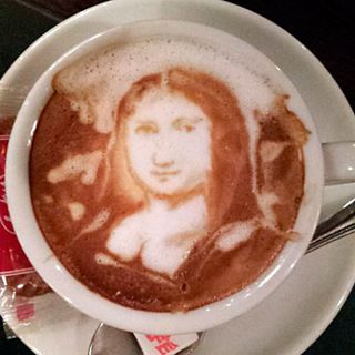 coffee with monalisa froth art
