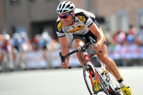 Stijn Neirynck (Topsport Vlaanderen-Mercator) tried his luck in the closing kilometres.