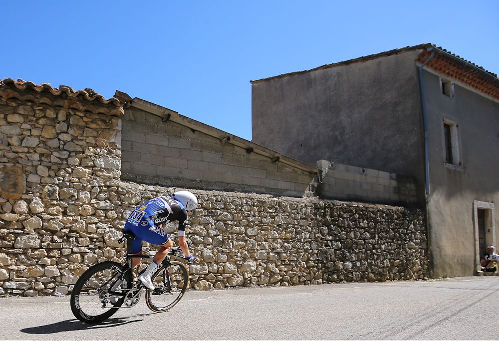 Dan Martin en route to the finish of the stage 13 time trial at the 2016 Tour de France.
