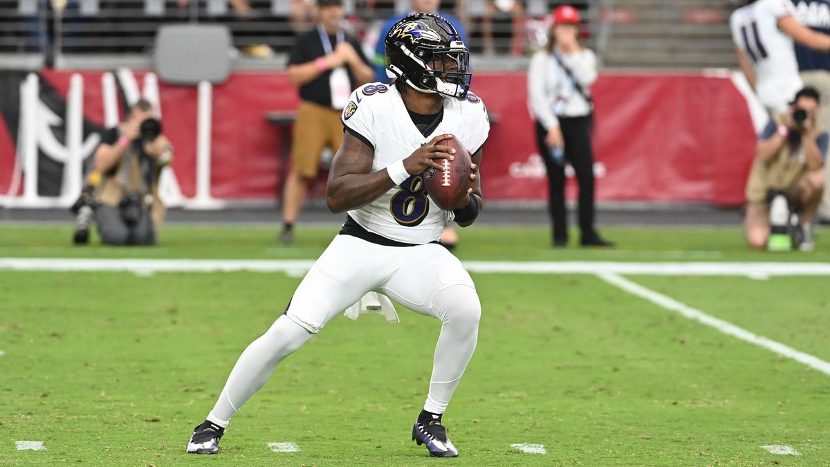 Lamar Jackson ready to pass the ball ahead of the Seahawks vs Ravens live stream