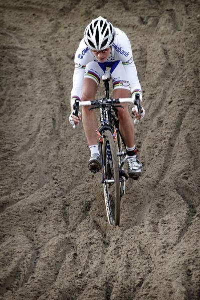 Marianne Vos (Rabo-Giant) rides the sand en route to her nationa 'cross title