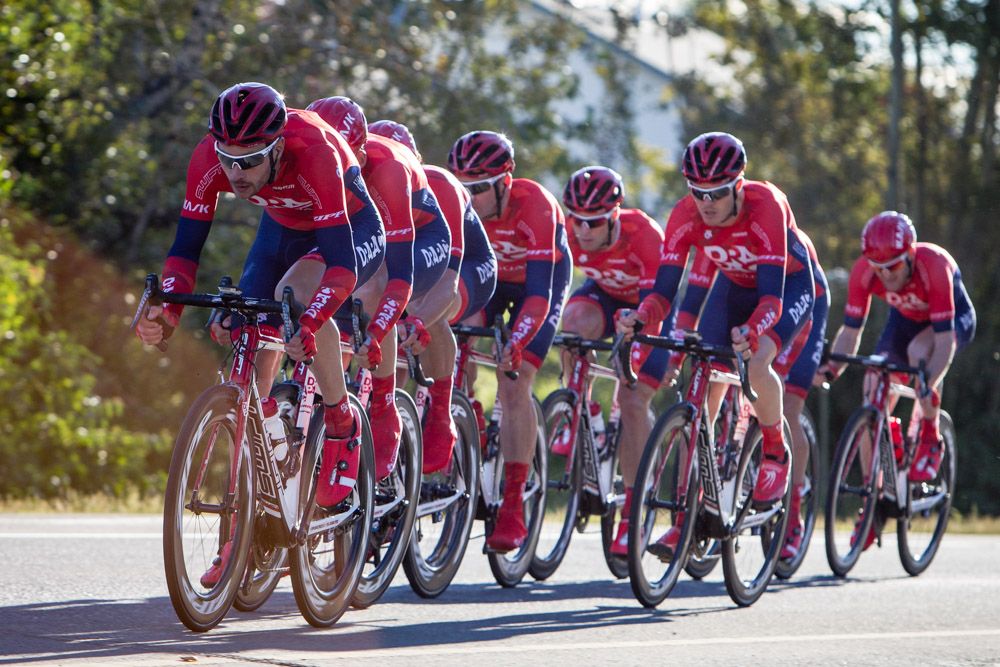 Drapac gets in line quickly after the start