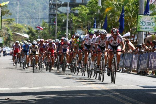 The peloton line out on the streets of Jaco