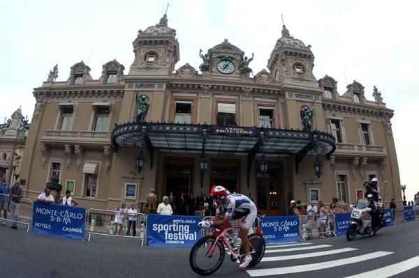 Fabian Cancellara (Team Saxo Bank) passed by the entrance to the Monte Carlo Casino.