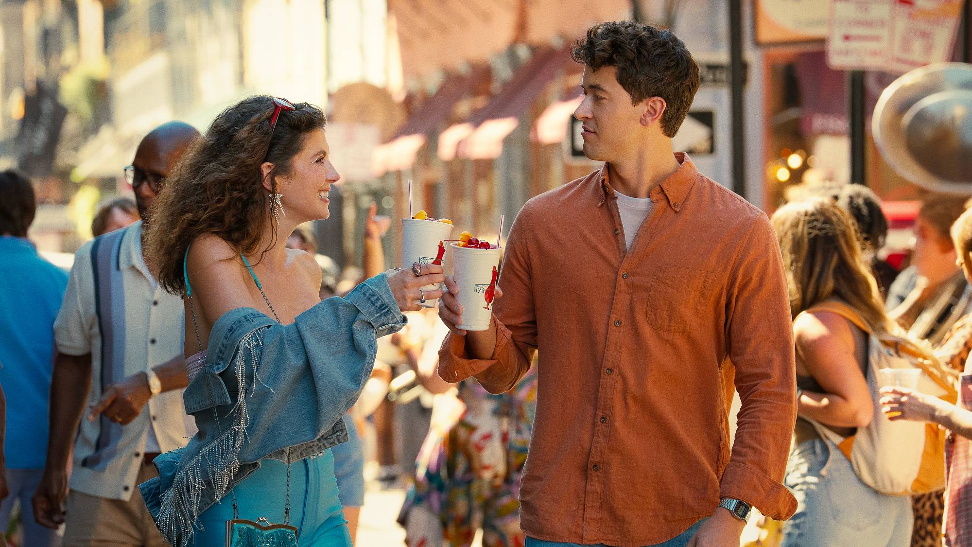 Emily Bader as Poppy and Tom Blyth as Alex in "People We Meet on Vacation" on Netflix