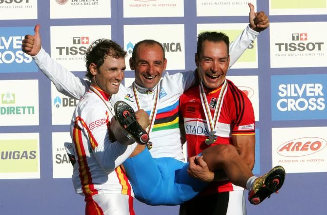 Alejandro Valverde (left) and Eric Zabel (Germany) give Paolo Bettini (Italy) a lift on the 2006 podium