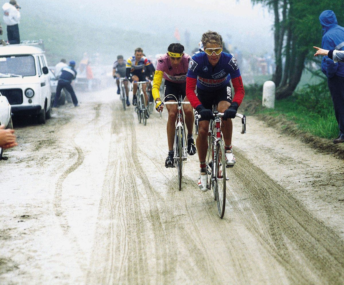 7-Eleven&rsquo;s Andy Hampsten &ndash; in the blue 'combined' jersey &ndash; leads hitherto race leader Franco Chioccioli on the famous, snowy Passo di Gavia stage of the 1988 Giro d'Italia