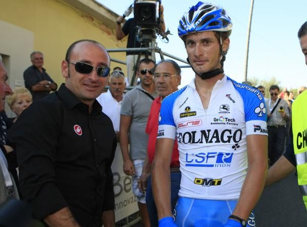 Italian coach Paolo Bettini congratulates Enrico Battalgin (Colnago CSF-Inox).
