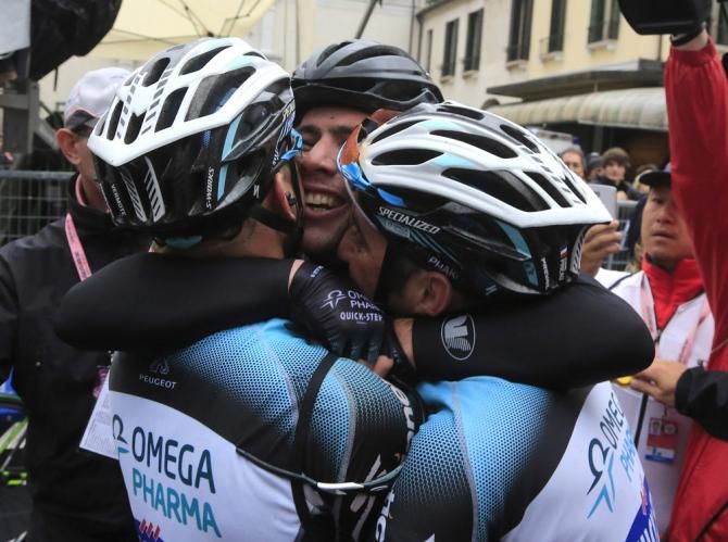 Mark Cavendish celebrates his stage win in Treviso with his Omega Pharma-QuickStep teamamtes