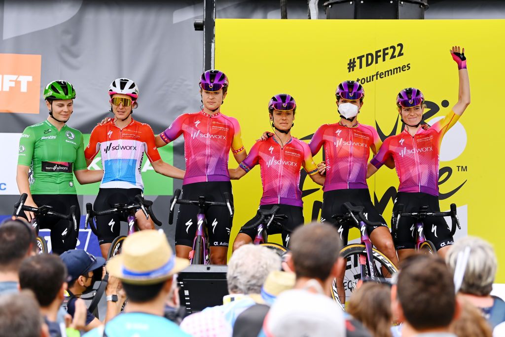 The SD Worx team sign on for stage 2 of the Tour de France Femmes