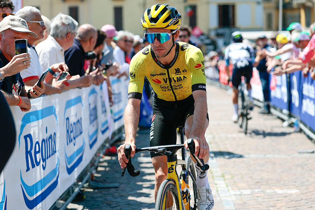 Team Visma-Lease a Bike's British rider Simon Yates arrives to compete in the 19th stage of the 108th Giro d'Italia cycling race of 166kms from Biella to Champoluc on May 30, 2025. (Photo by Luca Bettini / AFP)