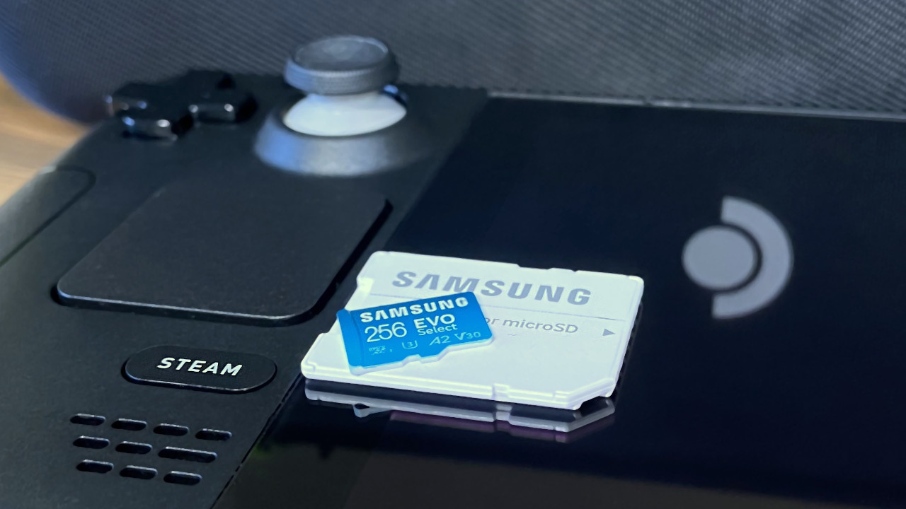 Steam Deck with Samsung EVO Select 256GB microSD card