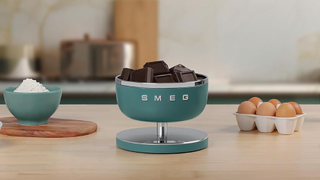 SMEG Contemporay Kitchen Scales in emerald green