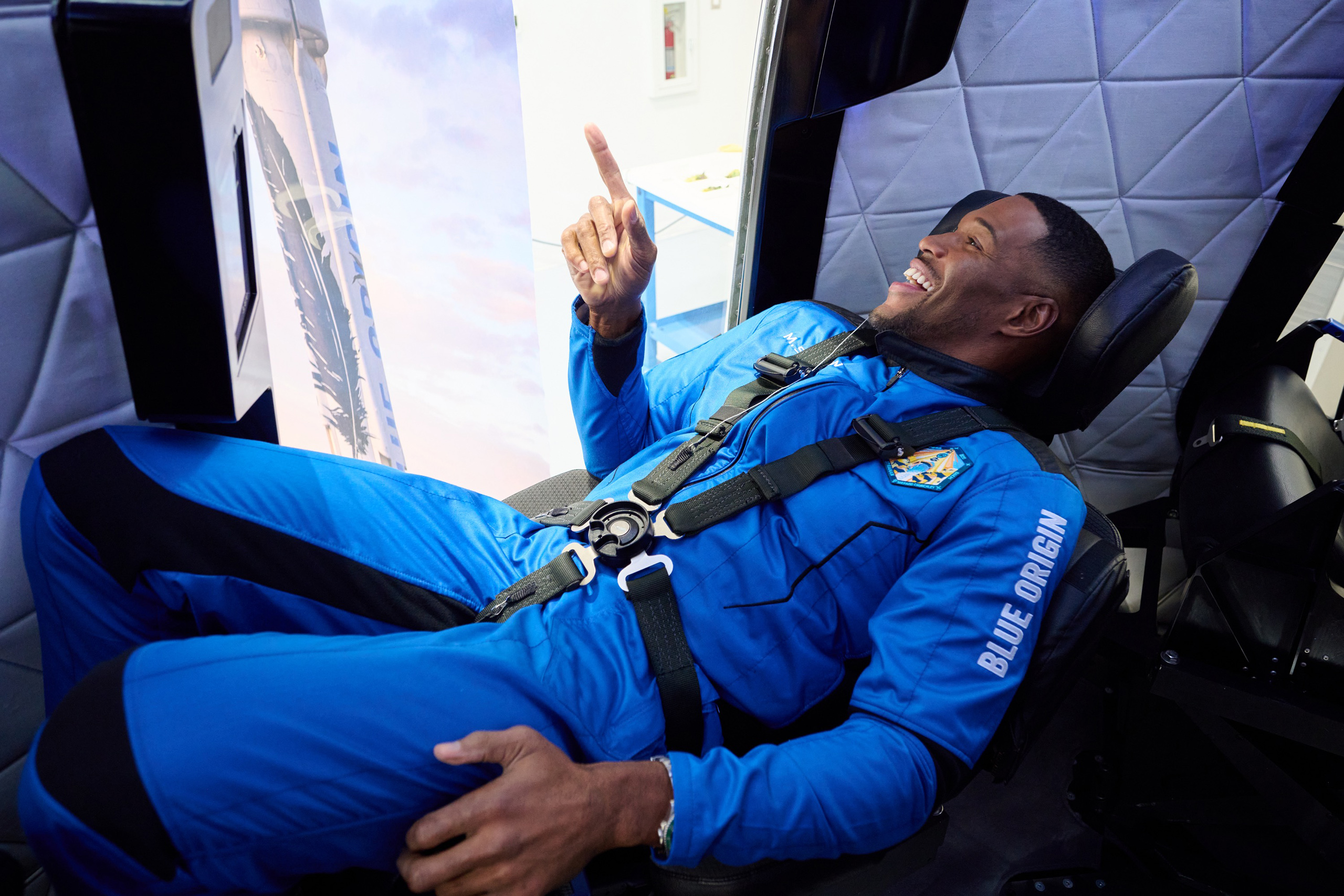 Blue Origin's New Shepard NS-19 space tourism launch with Good Morning America host Michael Strahan and five others.