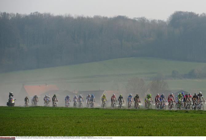 Dust kicked up by the peloton in the E3 Harelbeke