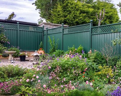 What Color Fence Paint Makes A Garden Look Bigger? Experts Reveal All ...