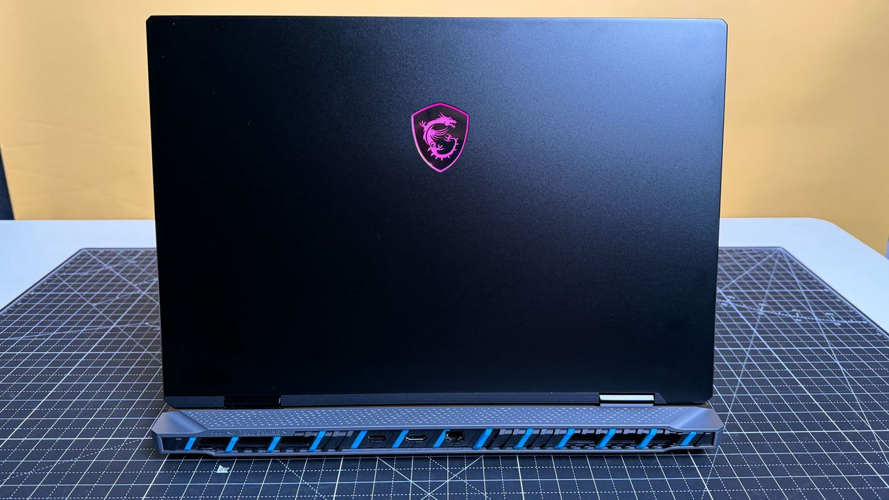 MSI Titan 18 HX