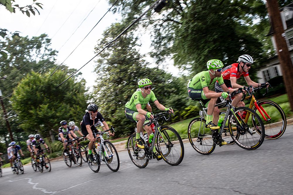 Cannondale comes to the front to chase