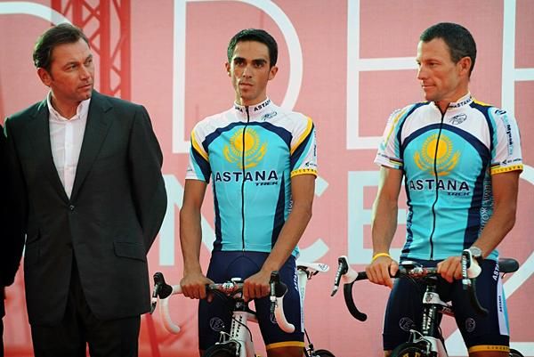 Alberto Contador and (l) and Lance Armstrong line up for Astana.