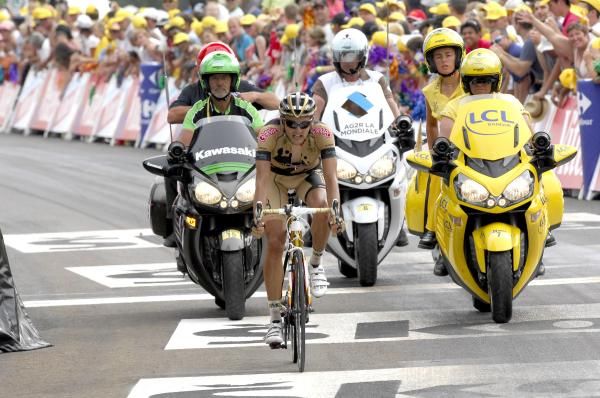 Rafael Valls Ferri (Footon-Servetto) crosses the finish line at Station des Rousses