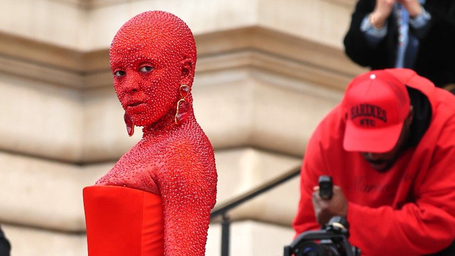 Doja cat in a red dress covered in 30,000 swarovski crystals