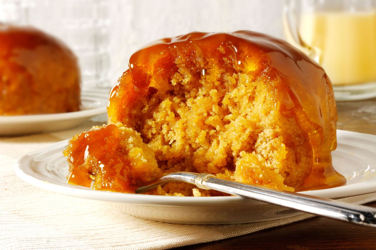 Steamed treacle sponge pudding with custard