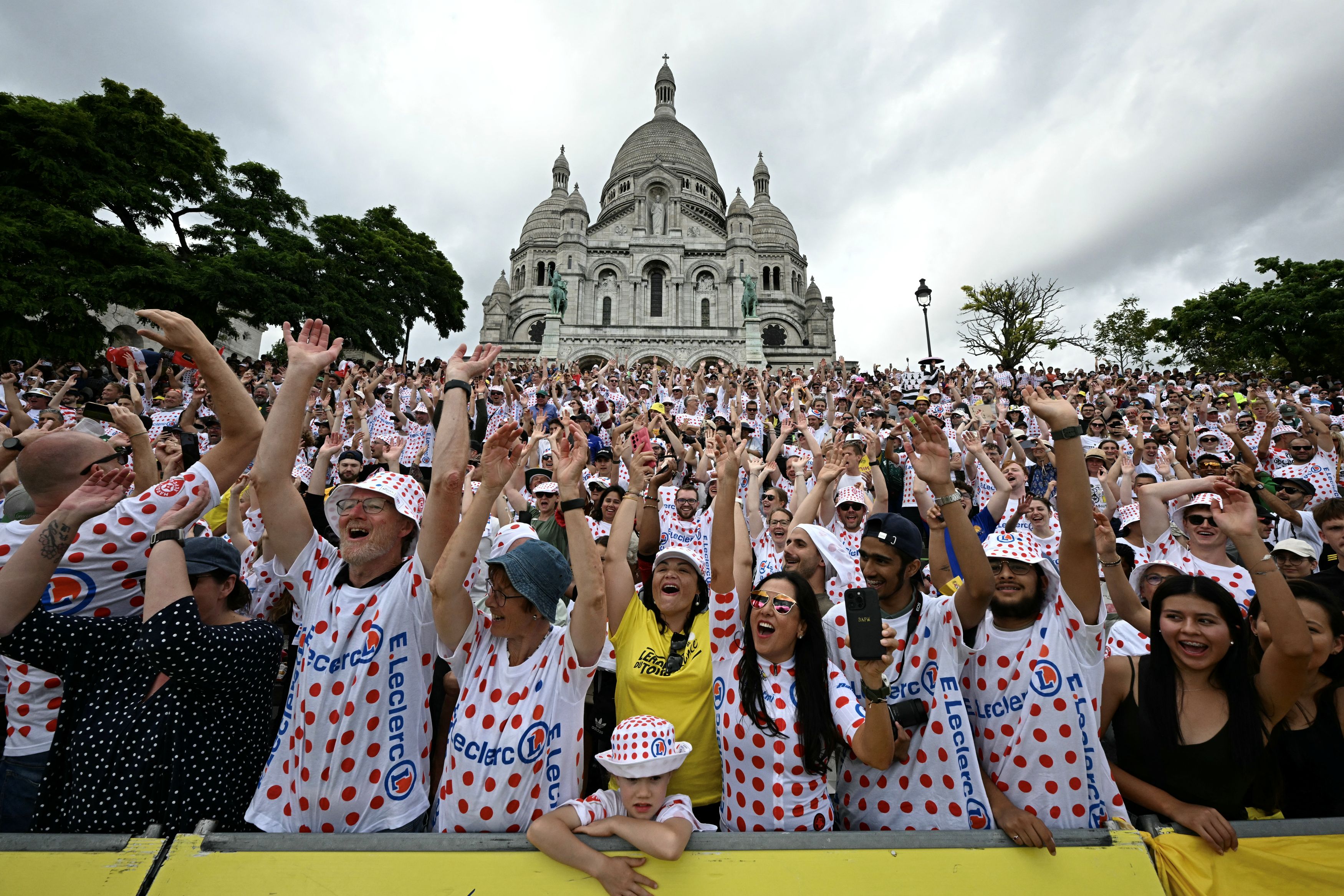 Tour de France stage 21 LIVE: Shortened stage around Montmartre and Champs-Élysées brings race to a close