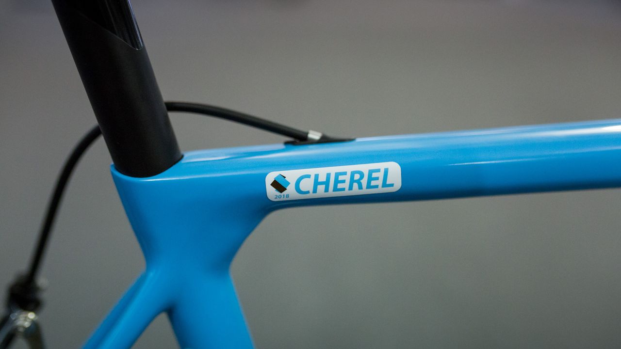 Name stickers on the top tube feature the famous colours of the French WorldTour team