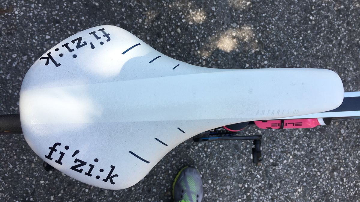 Carapaz's team issue bike has a regular white Fizik Antares saddle