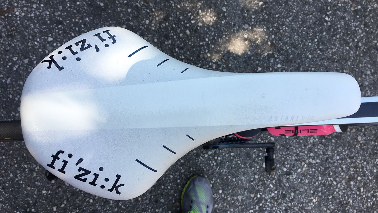 Carapaz's team issue bike has a regular white Fizik Antares saddle